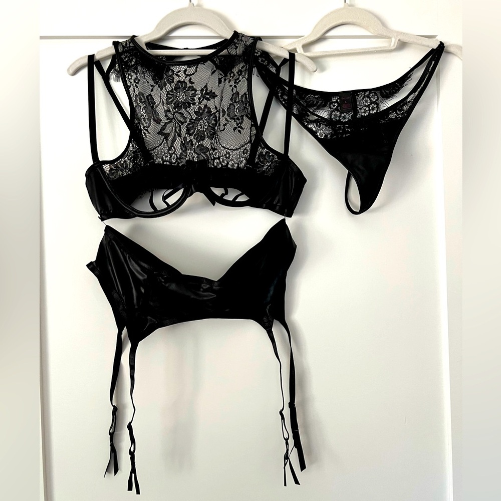 Faux Vegan Leather and Lace bra set Large.  NWT